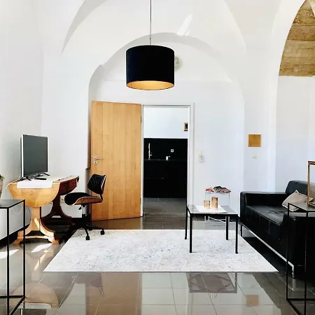 Wohnen In Ehemaligen Kloster דירה *